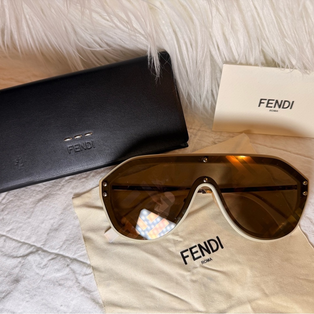 Fendi Black and Cream Sunglasses